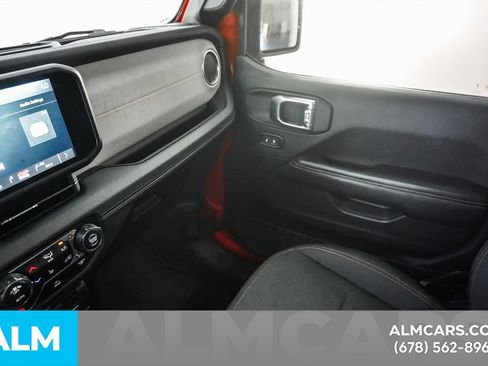 Used 2025 Jeep Wrangler Unlimited Sahara AWD/4WD image 40