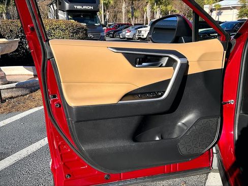 Used 2022 Toyota RAV4 XLE Premium image 21