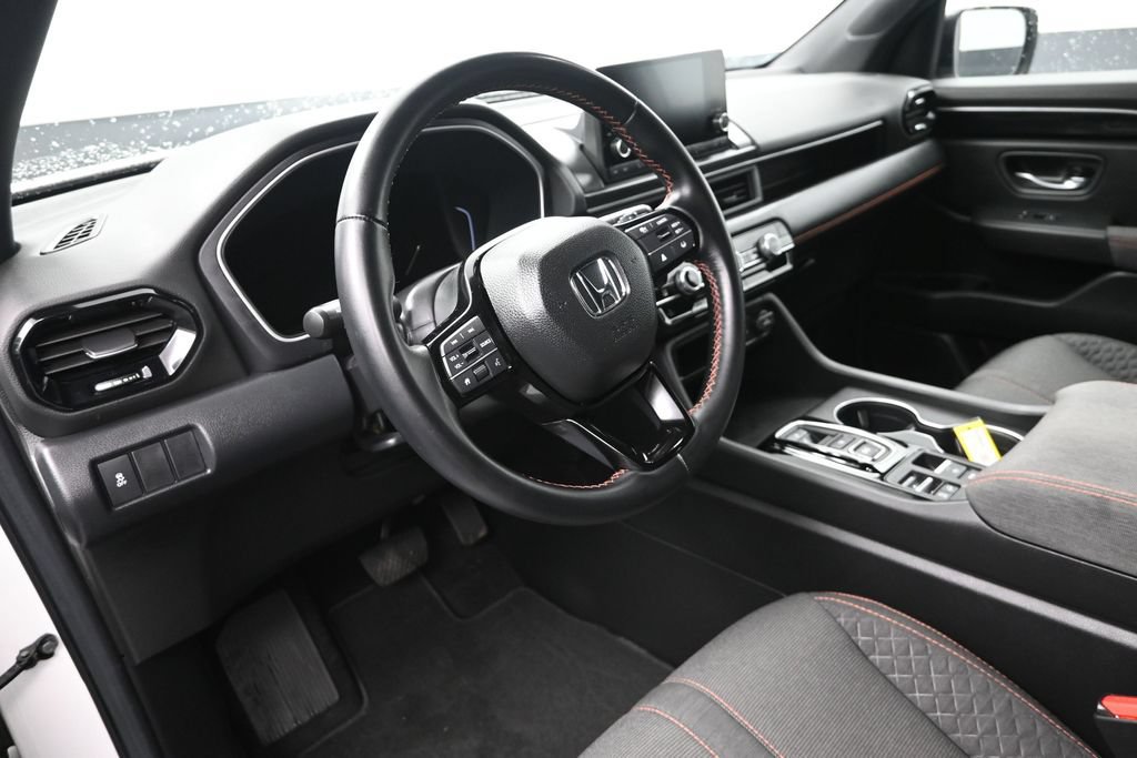 Used 2025 Honda Pilot Sport image 12