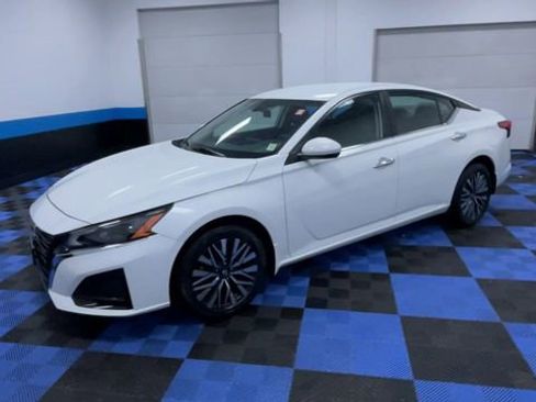 Used 2023 Nissan Altima 2.5 SV AWD/4WD image 4