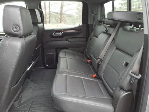 Used 2025 GMC Sierra 1500 Elevation w/ Elevation Premium Package image 9