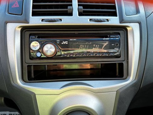 Used 2009 Toyota Yaris 2-Door Hatchback FWD image 16