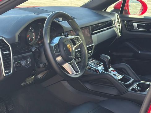 Used 2021 Porsche Cayenne Coupe image 16