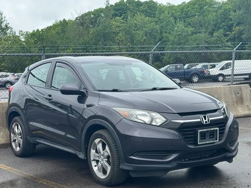 Used 2018 Honda HR-V LX image 3