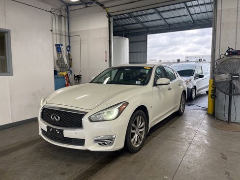 Used 2017 INFINITI Q70 3.7 w/ Technology Package image 1
