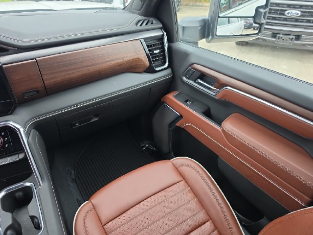 Used 2025 GMC Sierra 2500 Denali Ultimate AWD/4WD image 9