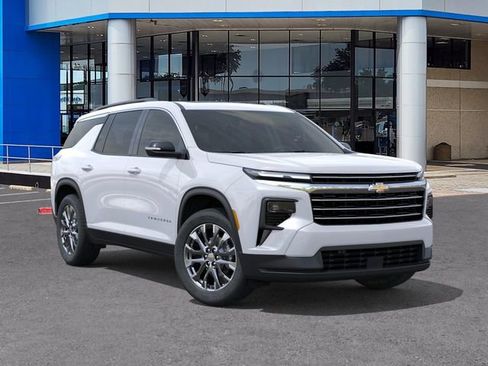 New 2026 Chevrolet Traverse LT w/ Sun and Wheel Package FWD image 7