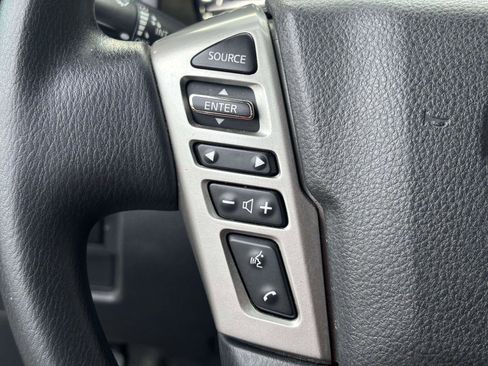 Used 2022 Nissan Titan S image 22