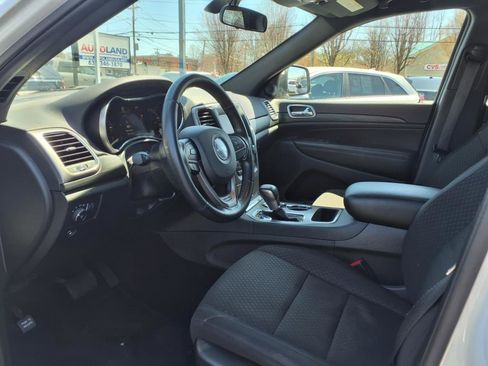 Used 2021 Jeep Grand Cherokee Laredo image 20