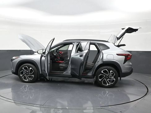 Used 2024 Chevrolet Trax RS w/ Driver Confidence Package FWD image 30