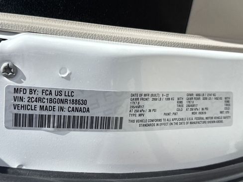 Used 2022 Chrysler Pacifica Touring-L image 38