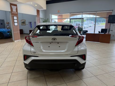 Used 2020 Toyota C-HR XLE FWD image 6
