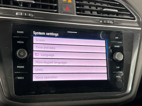 Used 2022 Volkswagen Tiguan SE image 38