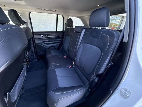 Used 2023 Jeep Grand Cherokee Laredo w/ Luxury Tech Group I AWD/4WD image 25