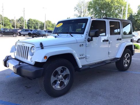 Used 2017 Jeep Wrangler Unlimited Sahara w/ Max Tow Package AWD/4WD image 13