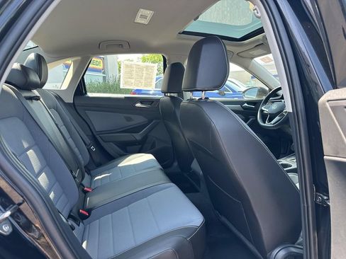Certified 2025 Volkswagen Jetta SE w/ Sunroof Package FWD image 10