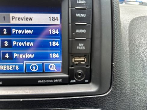 Used 2014 Chrysler Town & Country Touring FWD image 41