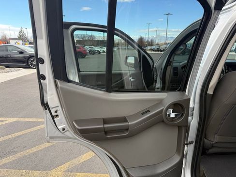 Used 2015 Nissan Xterra S image 23