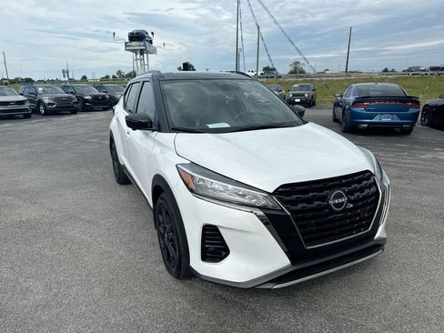 Used 2023 Nissan Kicks SR w/ SR Premium Package FWD image 15