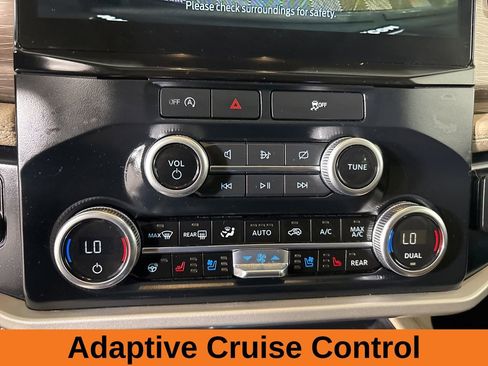 Used 2024 Ford Expedition Limited image 19