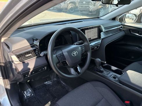 Used 2026 Toyota Camry Hybrid FWD image 10