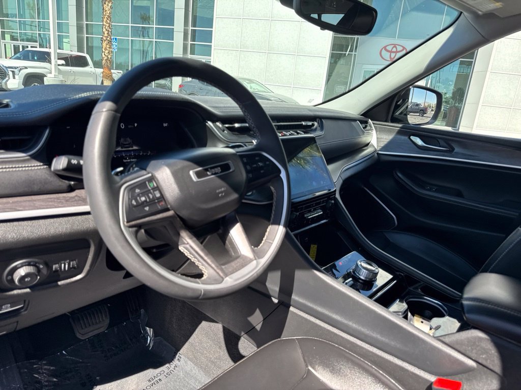 Used 2023 Jeep Grand Cherokee Limited AWD/4WD image 15