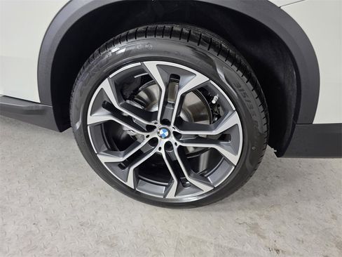 Used 2026 BMW X5 sDrive40i image 17