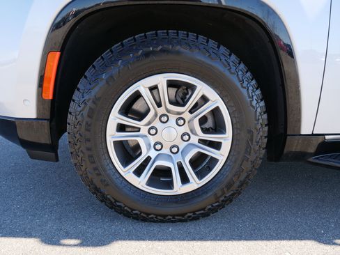 Used 2024 Jeep Wagoneer L 4WD image 13