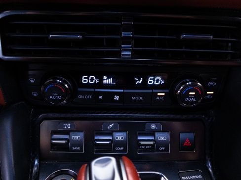 Used 2020 Nissan GT-R Premium w/ Premium Interior Package AWD/4WD image 40