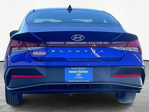New 2026 Hyundai Elantra SE FWD image 4