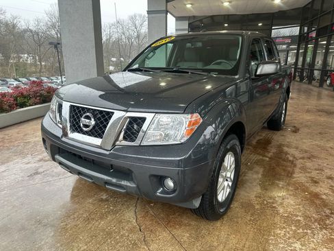 Used 2015 Nissan Frontier SV image 3