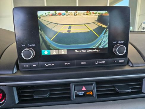 Used 2023 Honda Pilot LX image 13