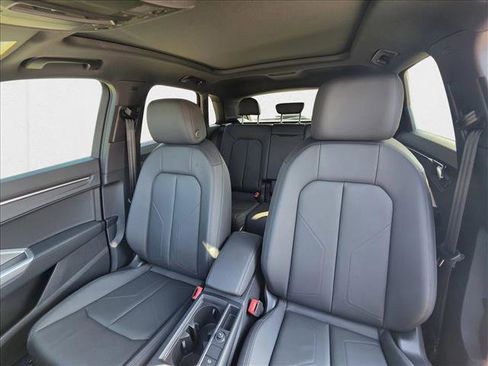 New 2025 Audi Q3 2.0T Premium image 16