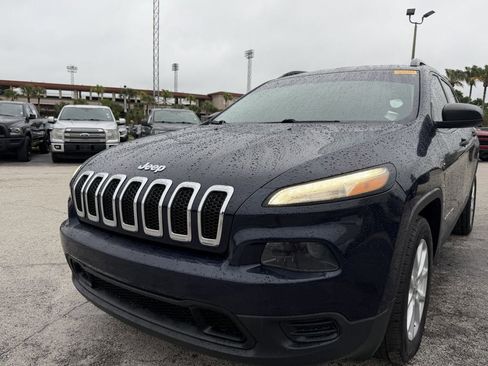 Used 2016 Jeep Cherokee Sport FWD image 10