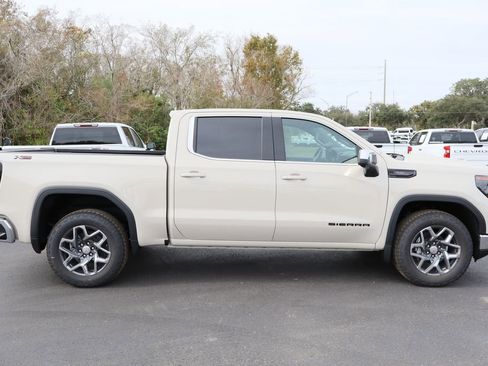 New 2026 GMC Sierra 1500 SLE AWD/4WD image 4