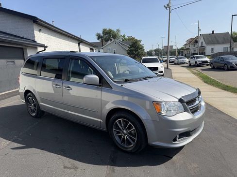 Used 2017 Dodge Grand Caravan SXT FWD image 6