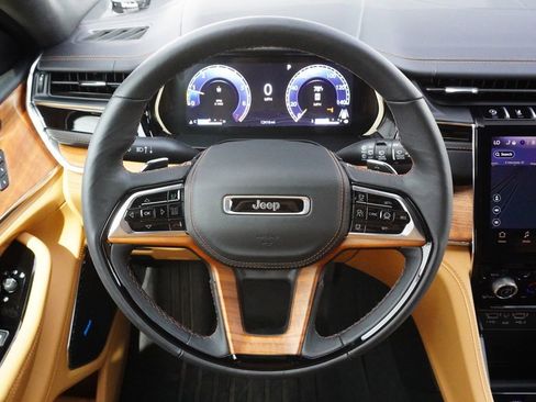 Used 2025 Jeep Grand Cherokee L Summit AWD/4WD image 16