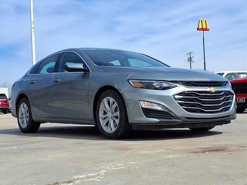 Used 2025 Chevrolet Malibu LT image 3