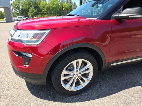 Used 2019 Ford Explorer XLT w/ Equipment Group 202A AWD/4WD image 15