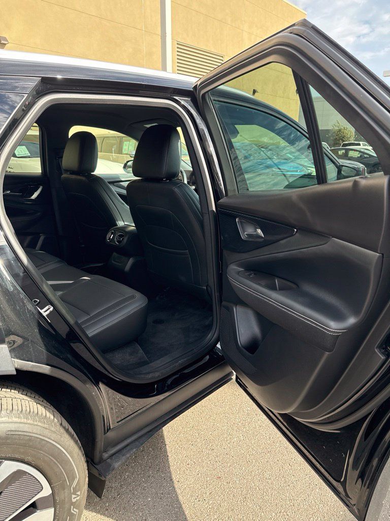 Used 2024 Chevrolet Blazer EV LT AWD/4WD image 23