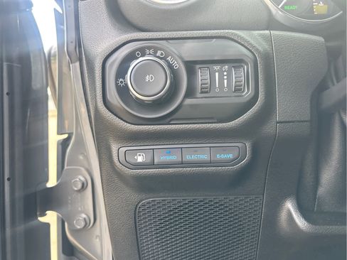 Used 2021 Jeep Wrangler Unlimited Sahara w/ Cold Weather Group AWD/4WD image 17