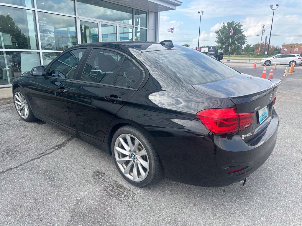 Used 2016 BMW 320i xDrive Sedan w/ Sport Package AWD/4WD image 4