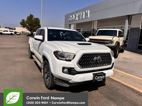 Used 2019 Toyota Tacoma TRD Sport AWD/4WD image 3