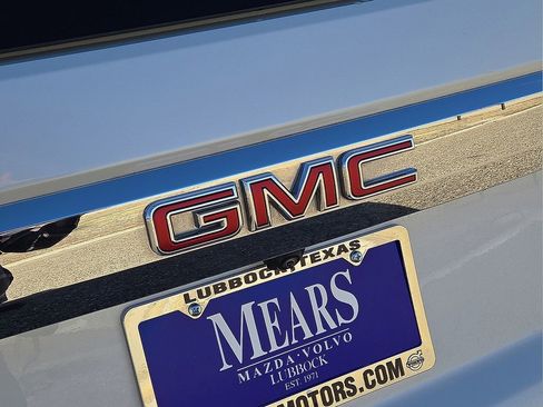 Used 2022 GMC Yukon SLT w/ SLT Premium Package image 13