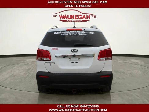 Used 2013 Kia Sorento LX w/ Convenience Pkg FWD image 4