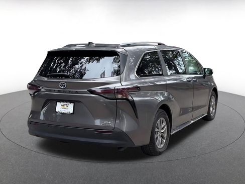 Used 2024 Toyota Sienna XLE FWD image 15