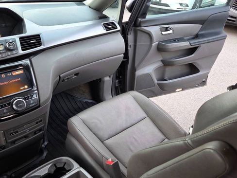 Used 2014 Honda Odyssey Touring Elite image 32