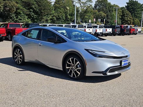 New 2026 Toyota Prius Plug-In Hybrid FWD image 3