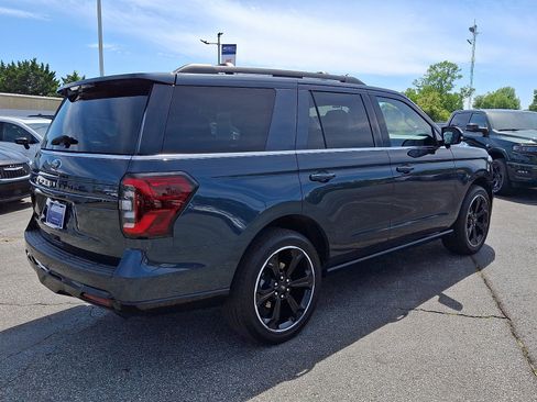 Used 2024 Ford Expedition Limited AWD/4WD image 6