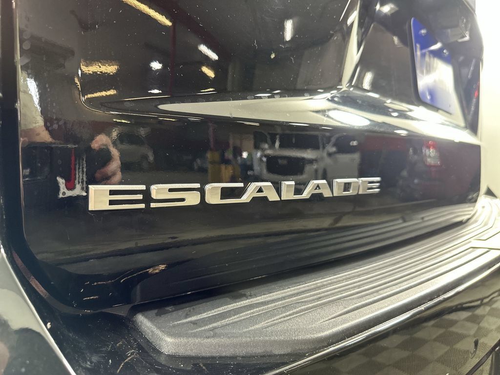 Used 2025 Cadillac Escalade Premium Luxury AWD/4WD image 34